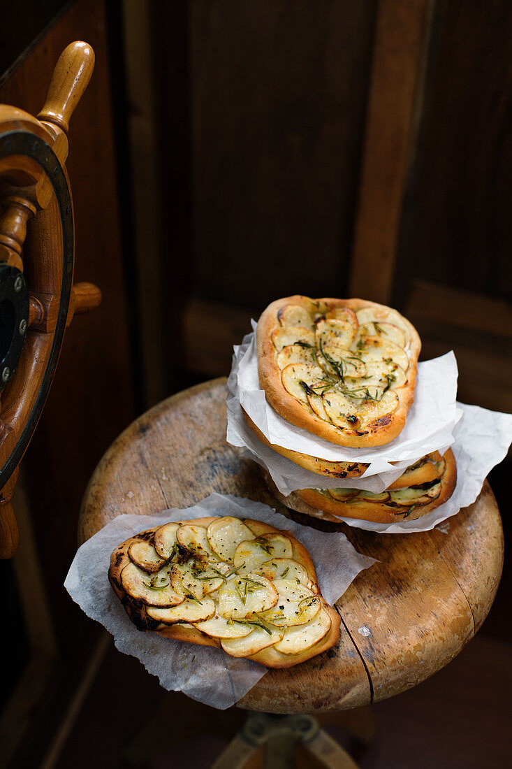 Kleine Kartoffelpizzen mit Chavroix