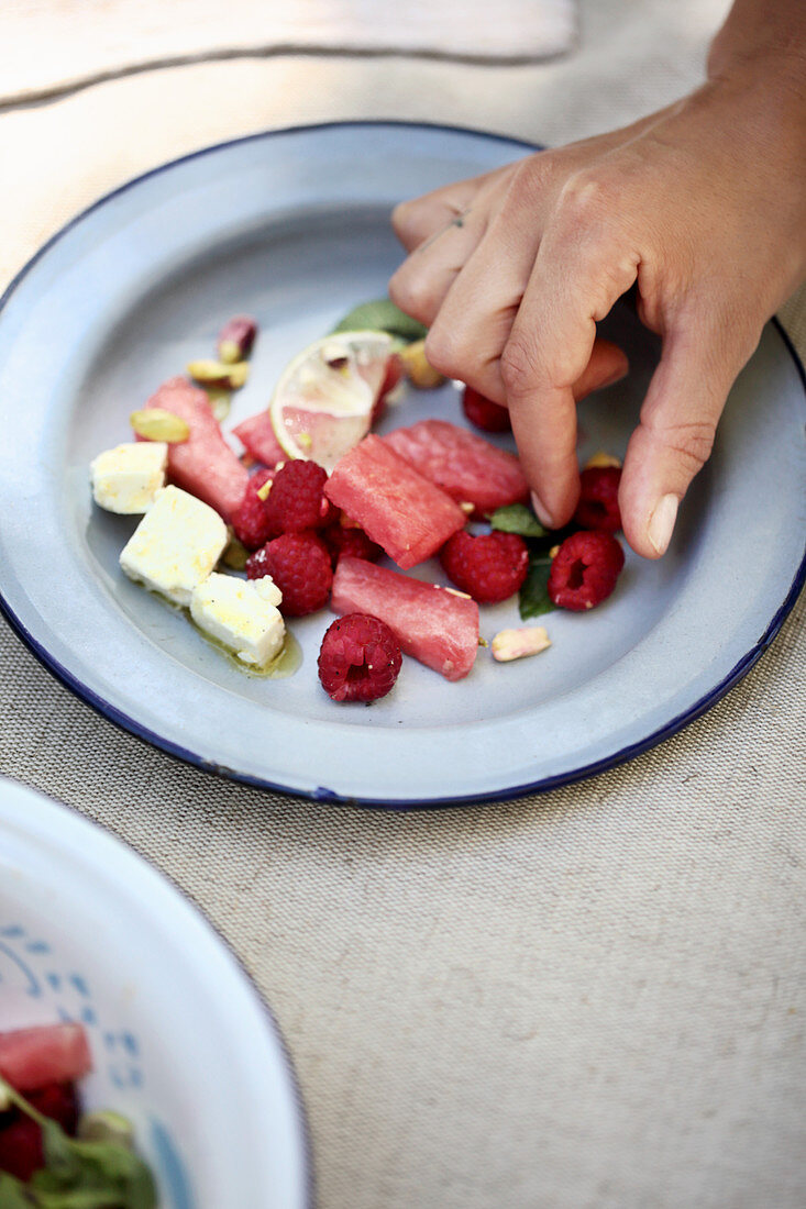 Wassermelonen-Himbeer-Salat mit Feta