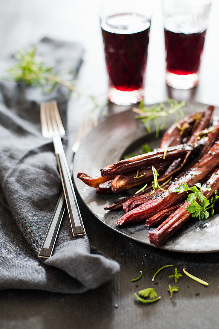 Roasted salsify in red wine