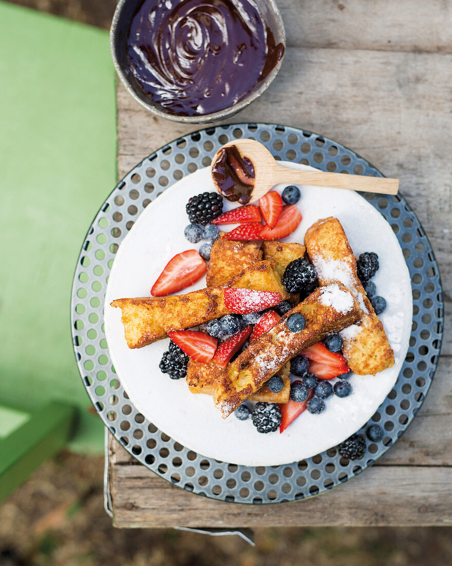 French-Toast-Streifen mit Beeren