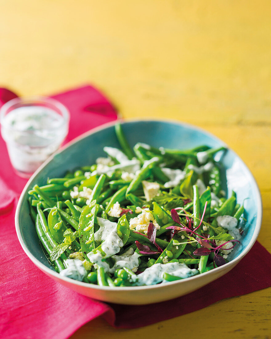 Green salad with peas, beans and feta