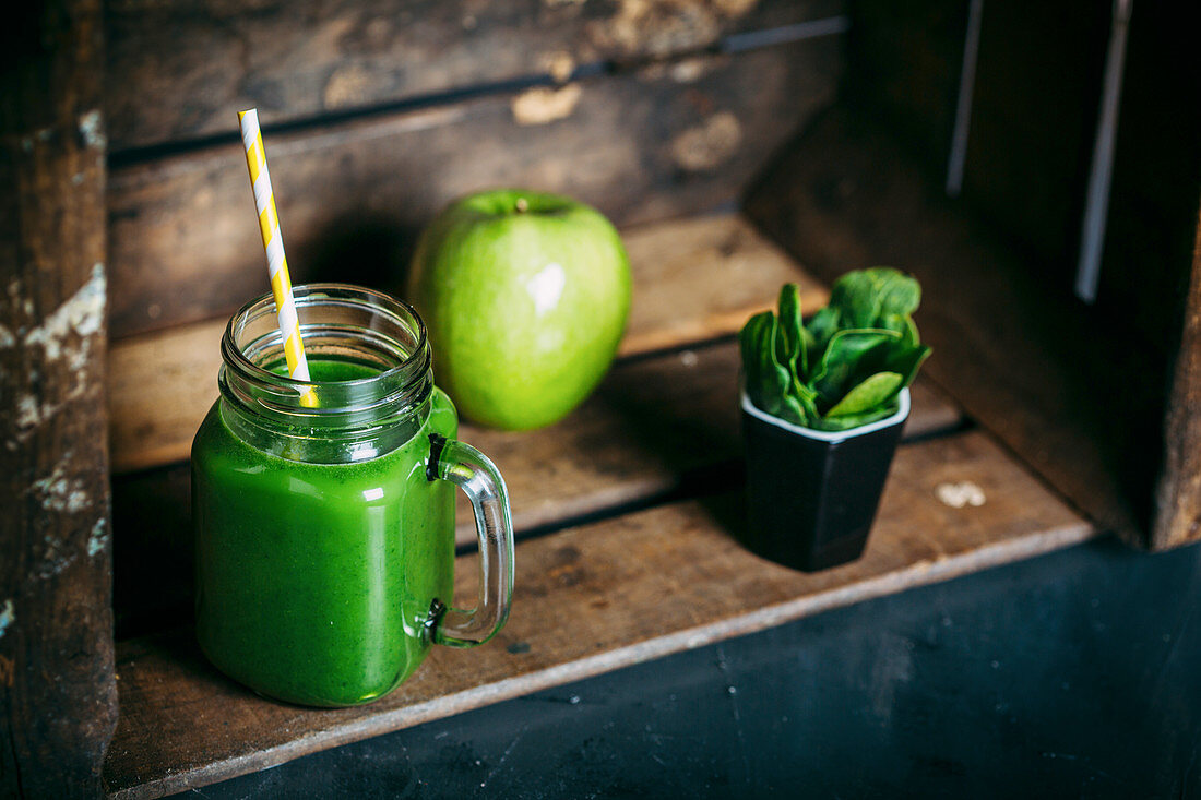 Green detox smoothie with apple and spinachs