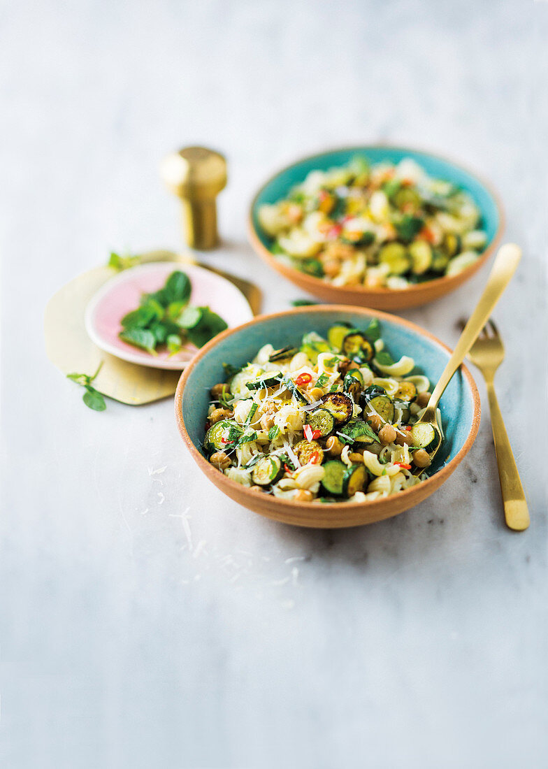 Baby marrow, chickpea, chilli and mint pasta