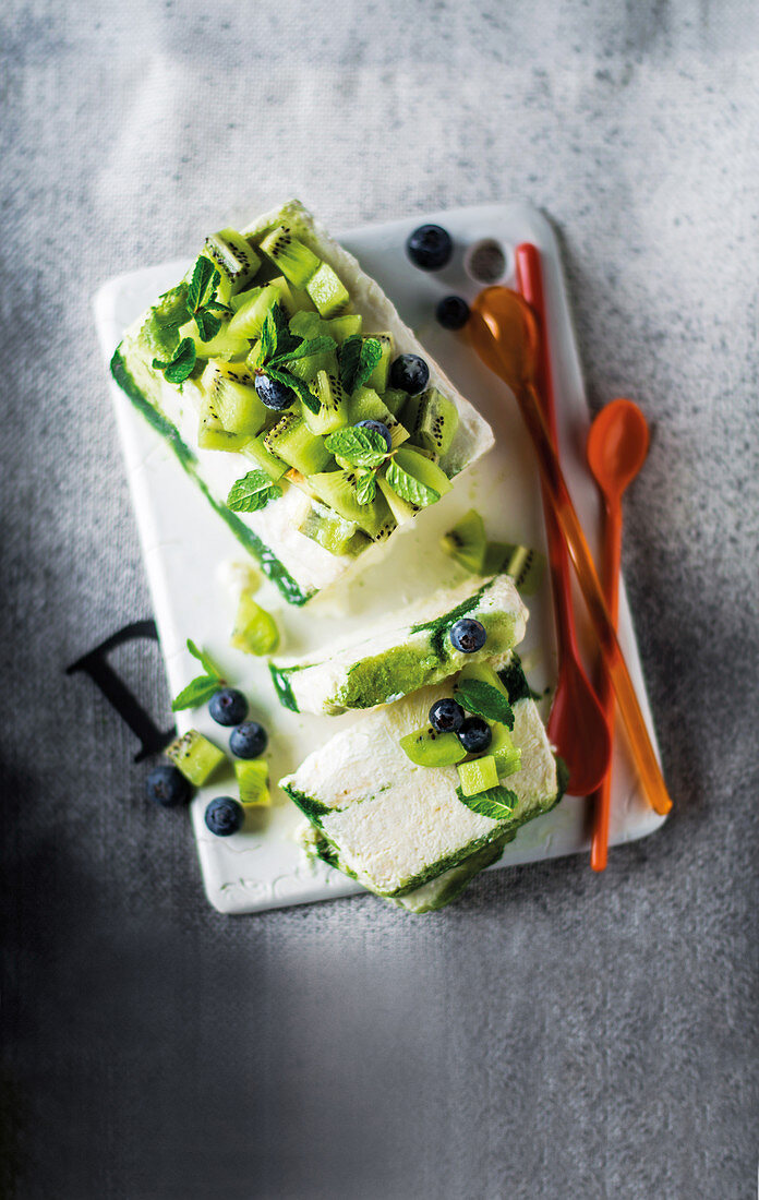 Yoghurt and cottage cheese semifreddo with kiwi and mint