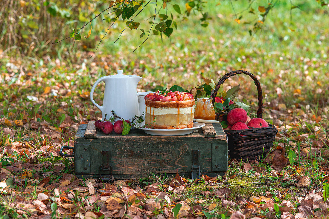 Apfelgelee-Kuchen im Herbstgarten