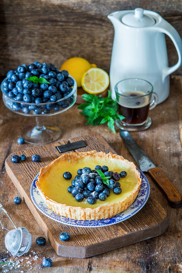 Lemon Pie mit Heidelbeeren