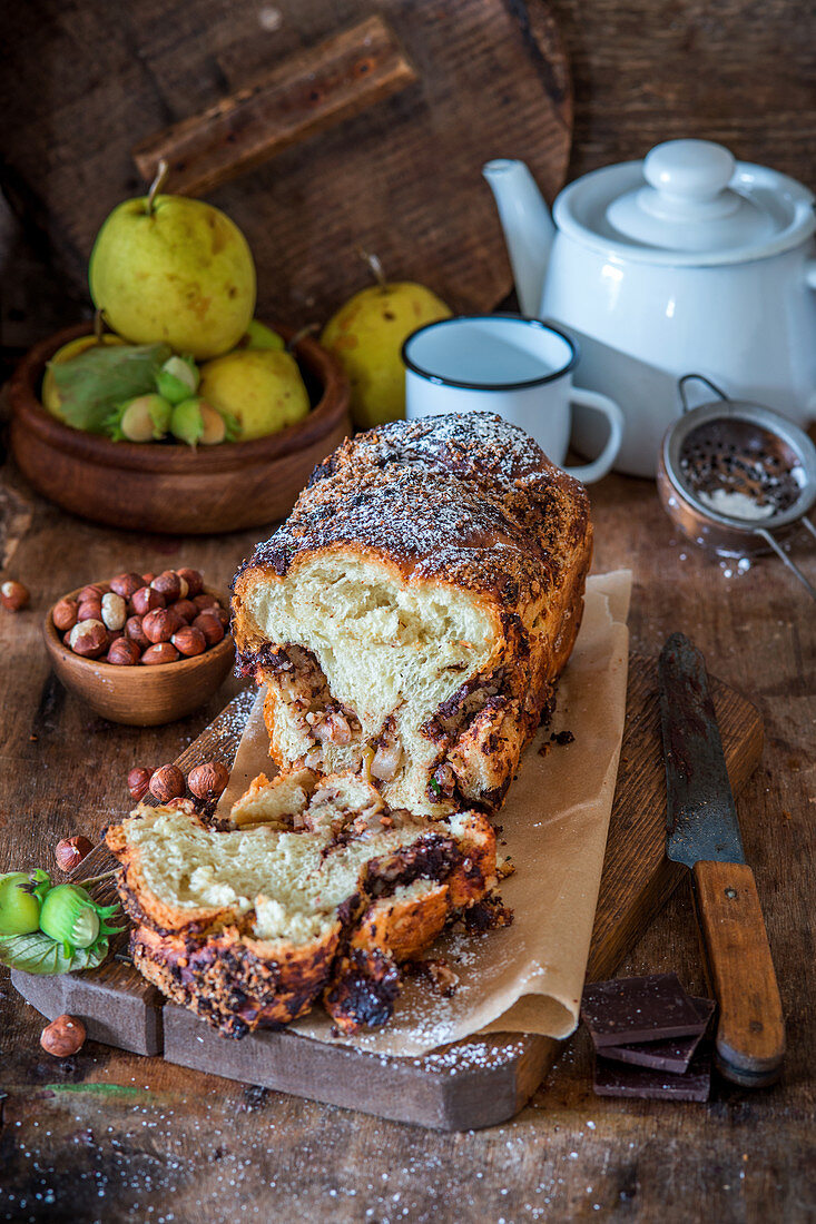 Babka with chocolate, hazelnut and pears