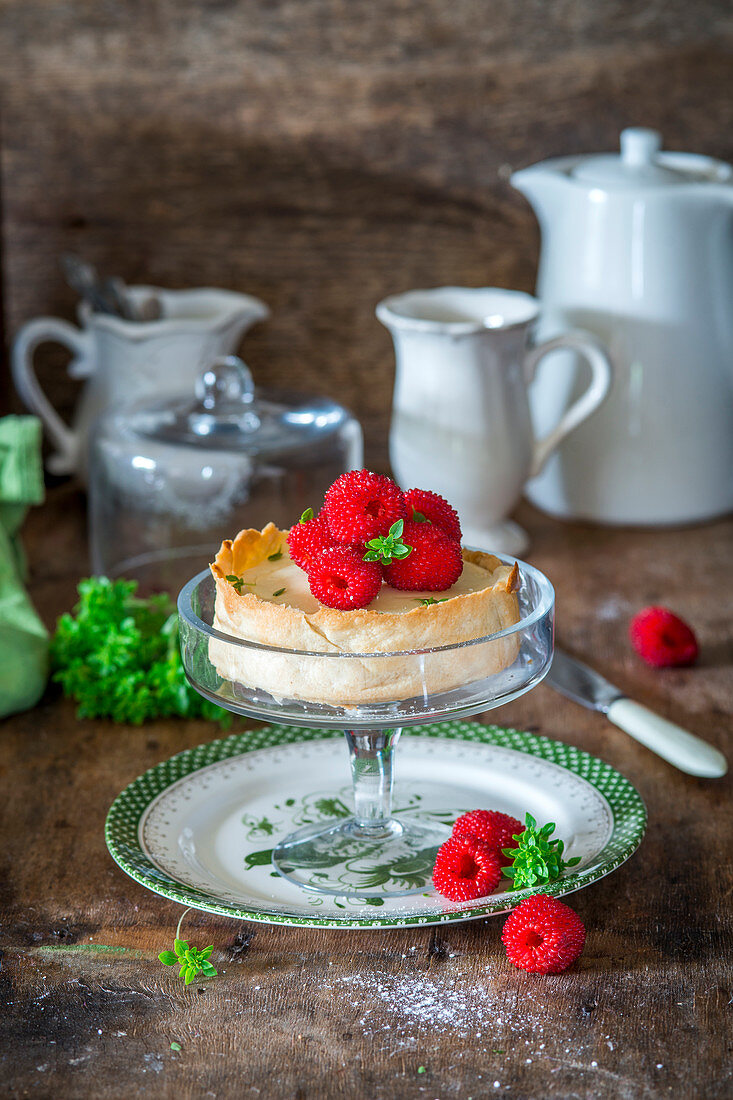 Käsekuchen mit Rosenblatt-Brombeeren