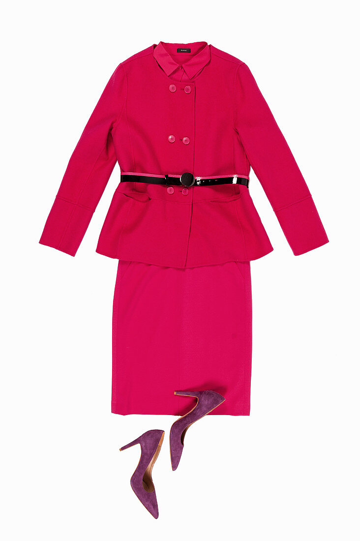 A long jacket and a pencil skirt in pink with high-heeled shoes