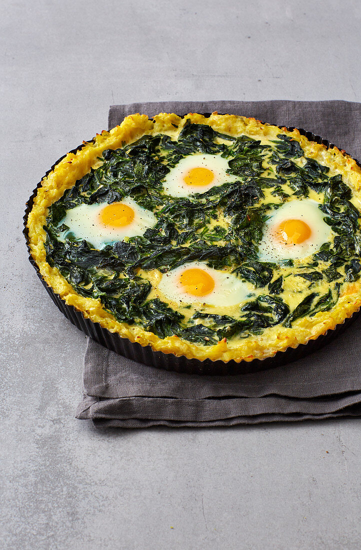 Kartoffel-Spinat-Quiche mit Eiernestern