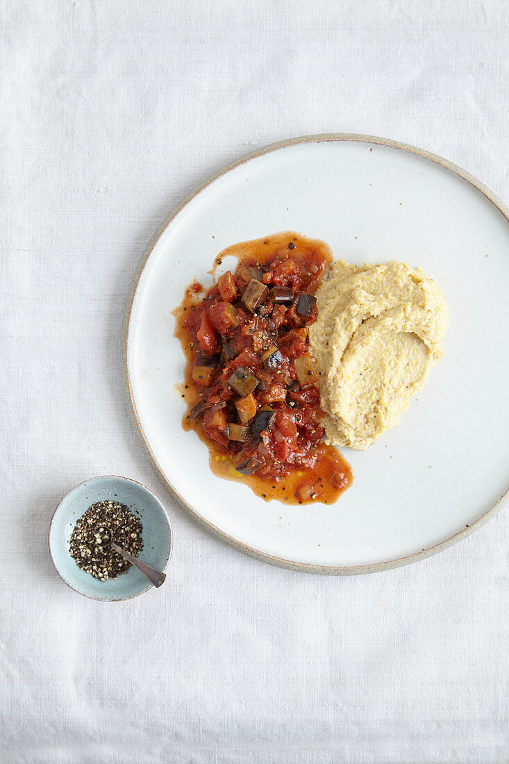 Walnuss-Polenta mit Auberginen