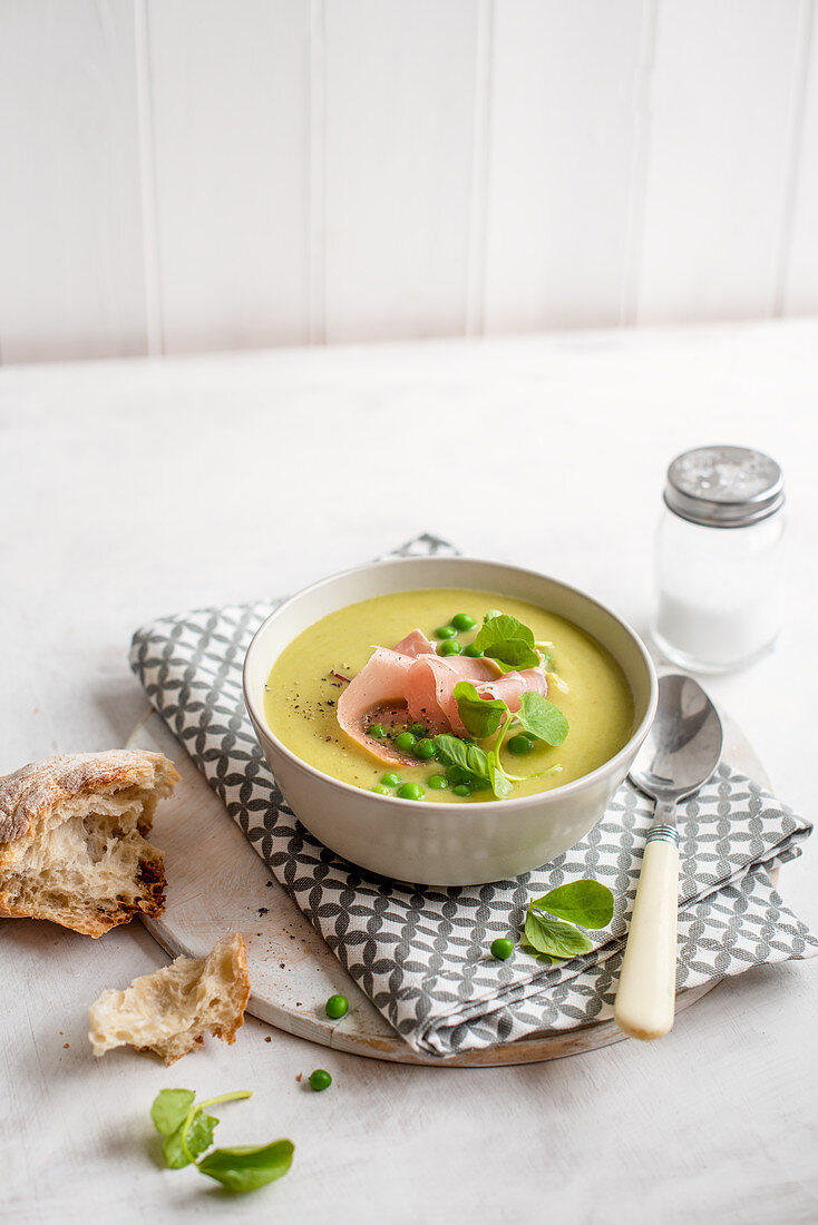 Pea and ham soup with pea shoots and bread