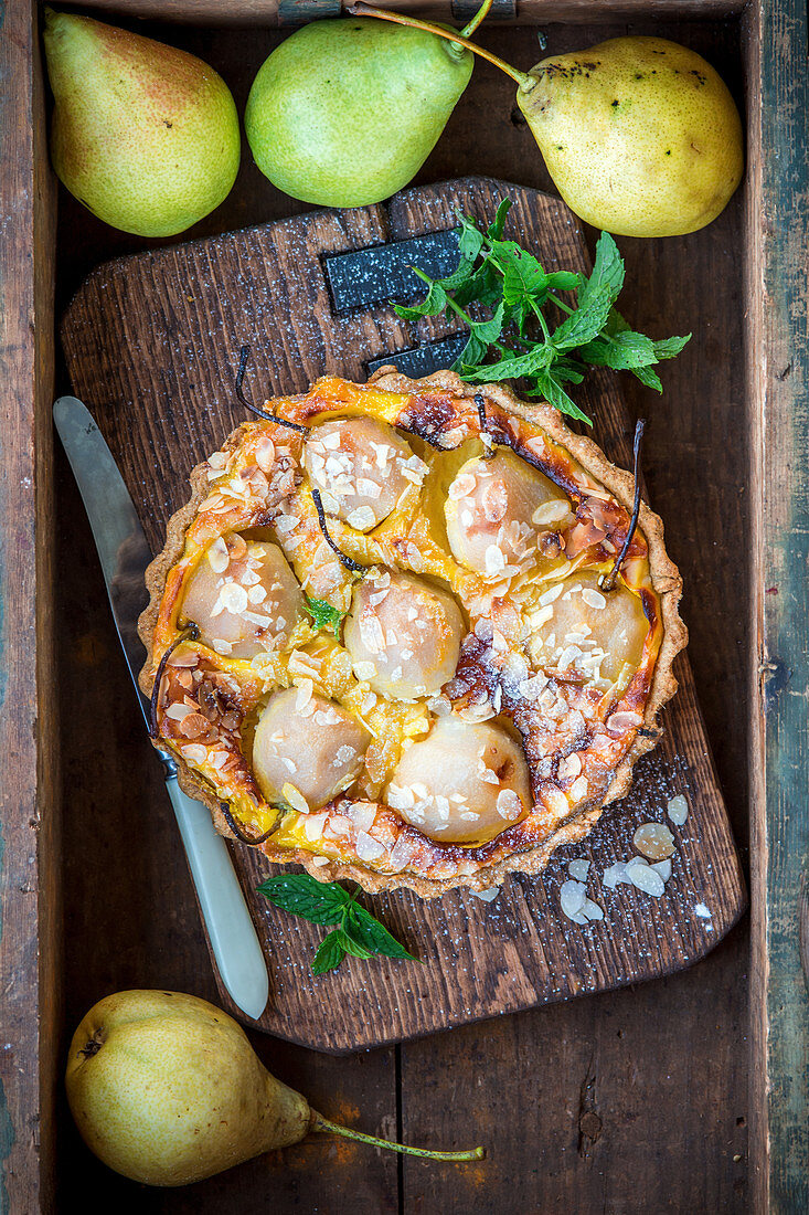 Birnenkuchen mit Mandelblättchen (Aufsicht)