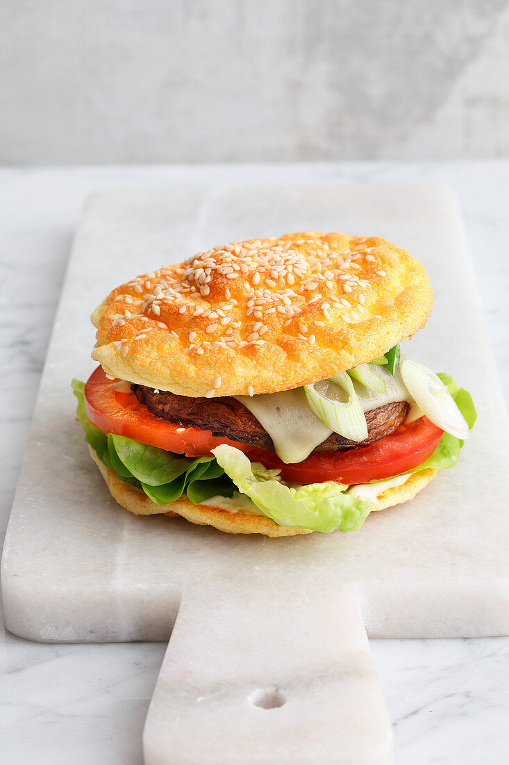 Veggie-Cheeseburger mit Cloud Bread (Low Carb)