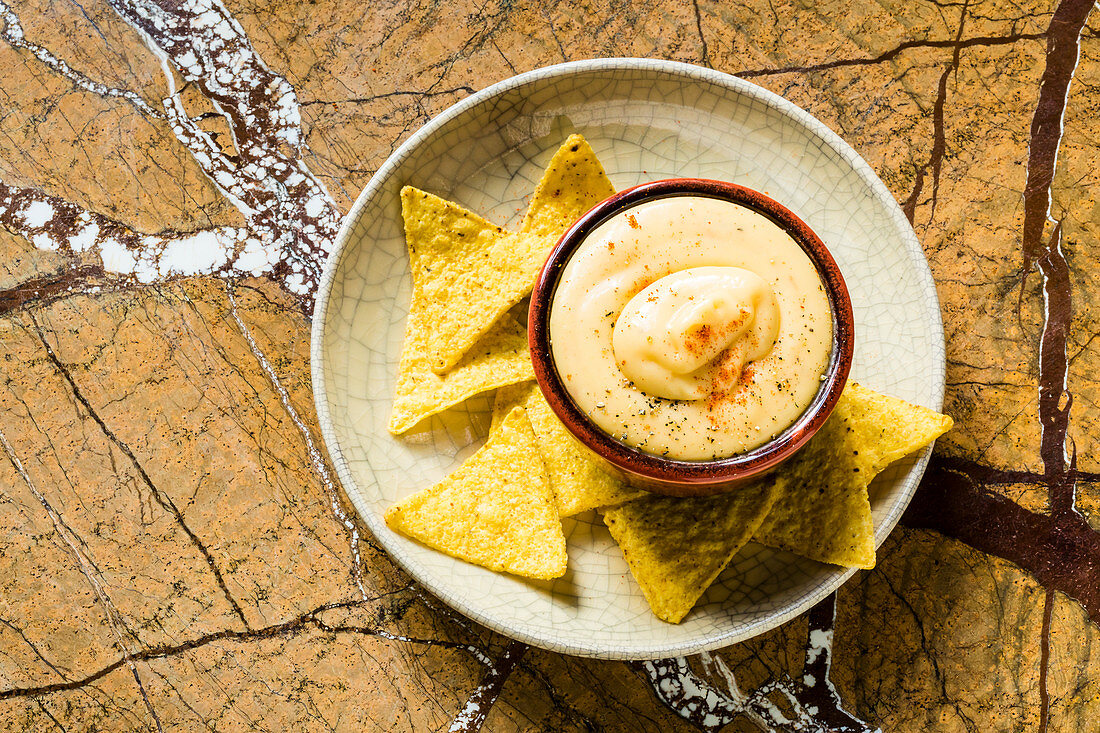 Mexican cheese dip with nachos