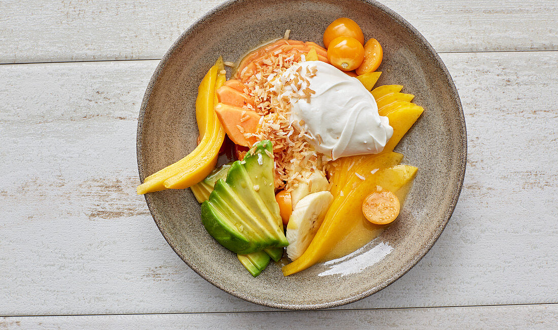 Exotischer Obstsalat mit griechischem Joghurt