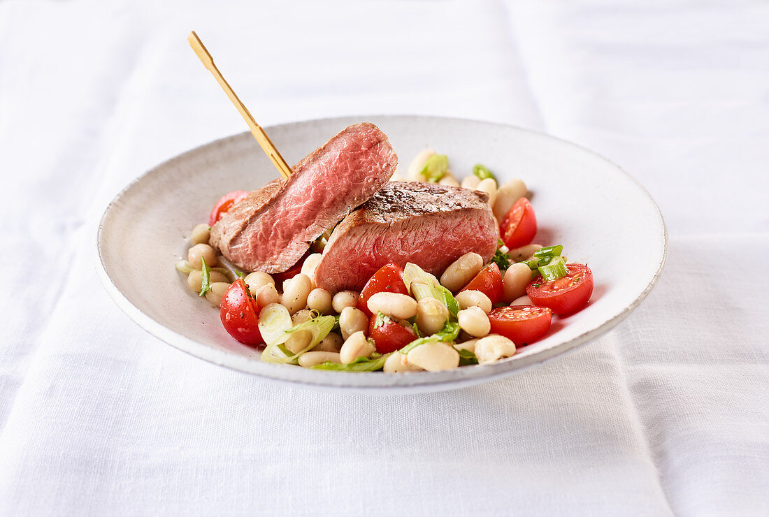 Noisette of lamb with a bean salad (slow cooking)