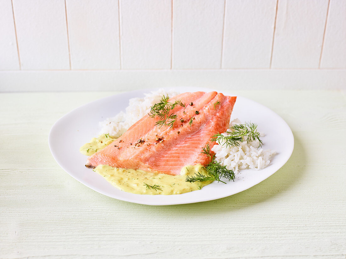 Salmon trout with dill cream (slow cooking)