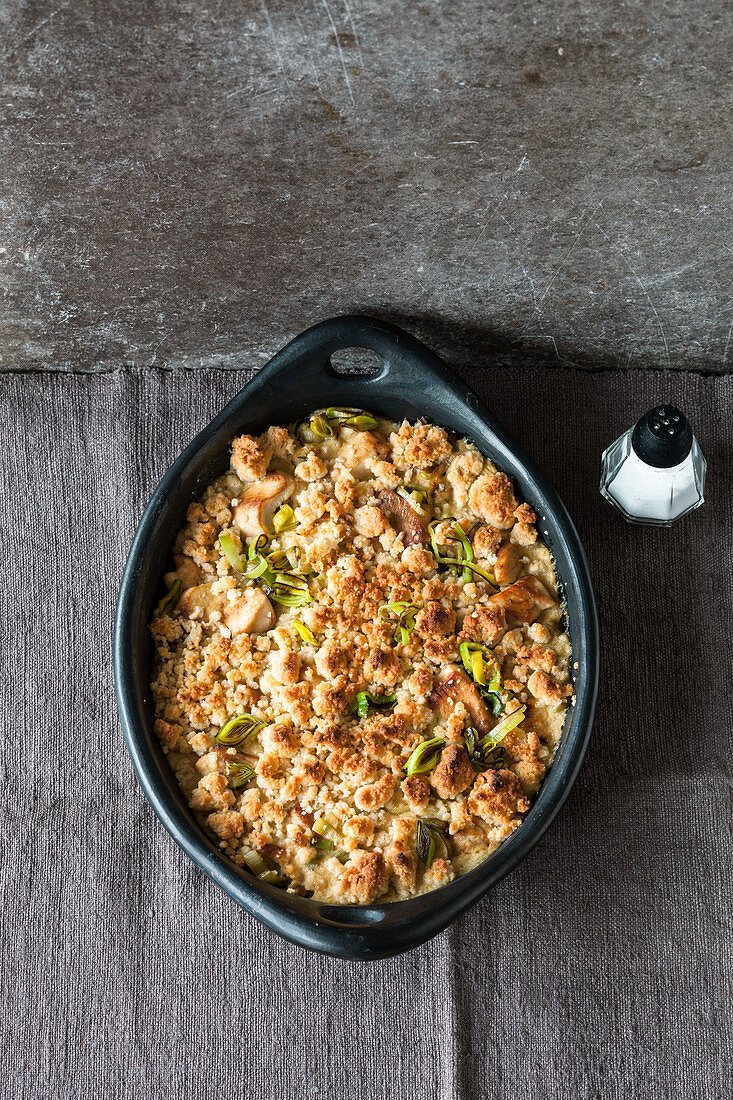 Chicken and hazelnut crumble with leek