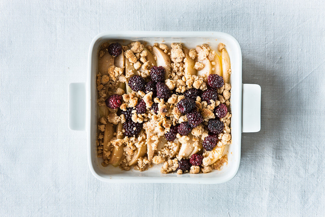 Blackberry and pear crumble