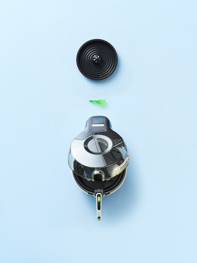 A hot air fryer, a measuring spoon and a grill