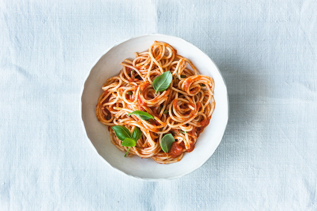 Spaghettis with tomato sauce