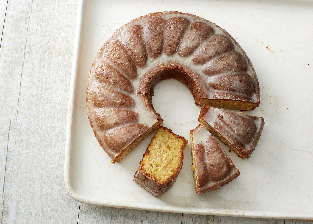 Ginger and oat oil-sponge cake