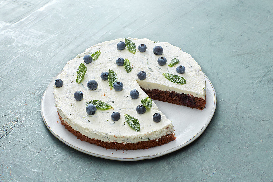 Chocolate and blueberry oil-sponge cake with mint cream