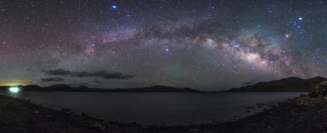 Milky Way over Yamdrok Lake