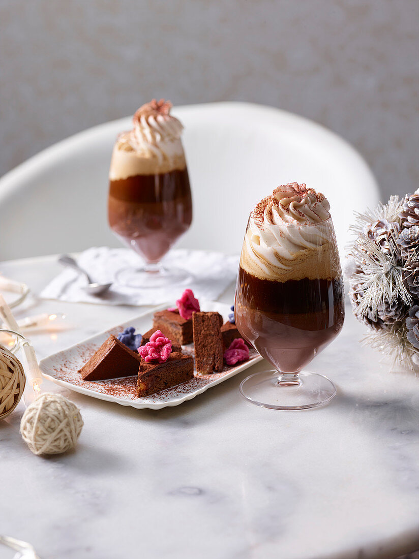 Kaffee-Maroni-Brownies & Heiße Nuss Nougat Schokolade mit Kaffee und Sahne