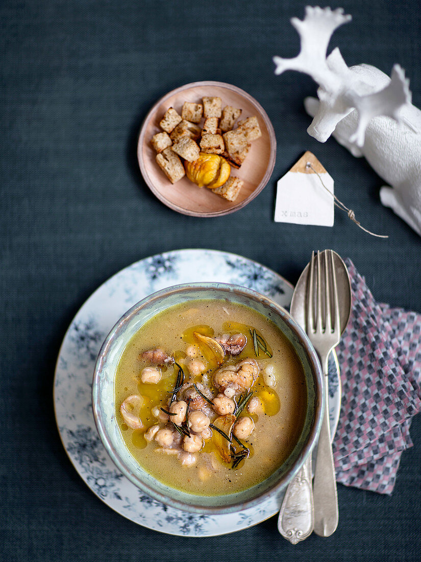 Minestra di ceci e castagne (Kichererbsen-Maronen-Suppe, Italien)