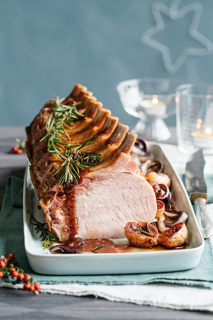 Schweinekarree mit Radicchio, Trockenfeigen und Portwein