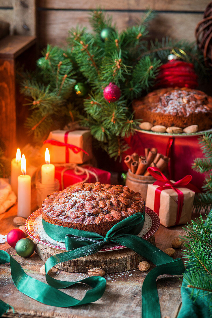 Dundee Cakes (schottische Früchtekuchen) zu Weihnachten
