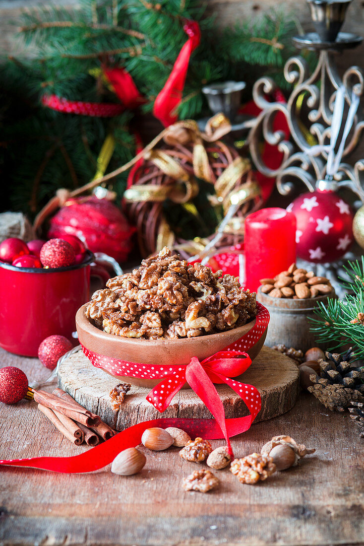 Gebrannte Nüsse und Mandeln zu Weihnachten