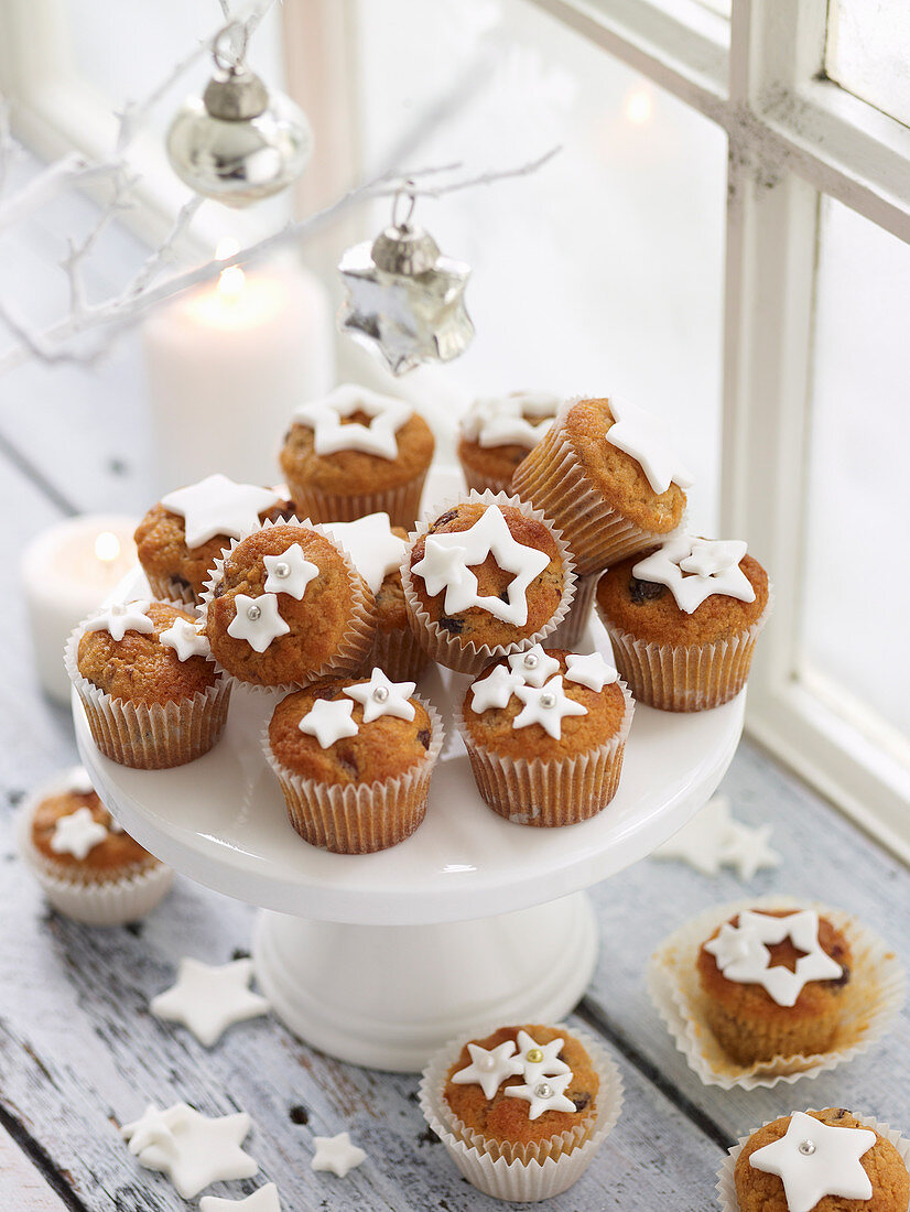 Weihnachtliche Fruit Mince Cupcakes mit Fondant-Sterndeko