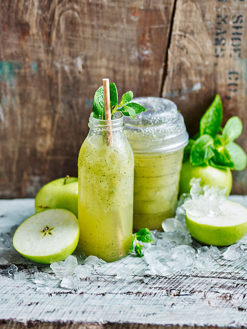 Green tea and apple juice smoothie