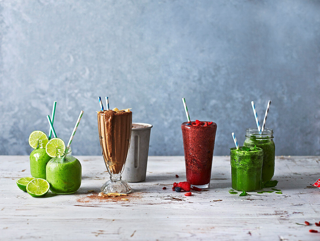 Vier Powerfood-Smoothies