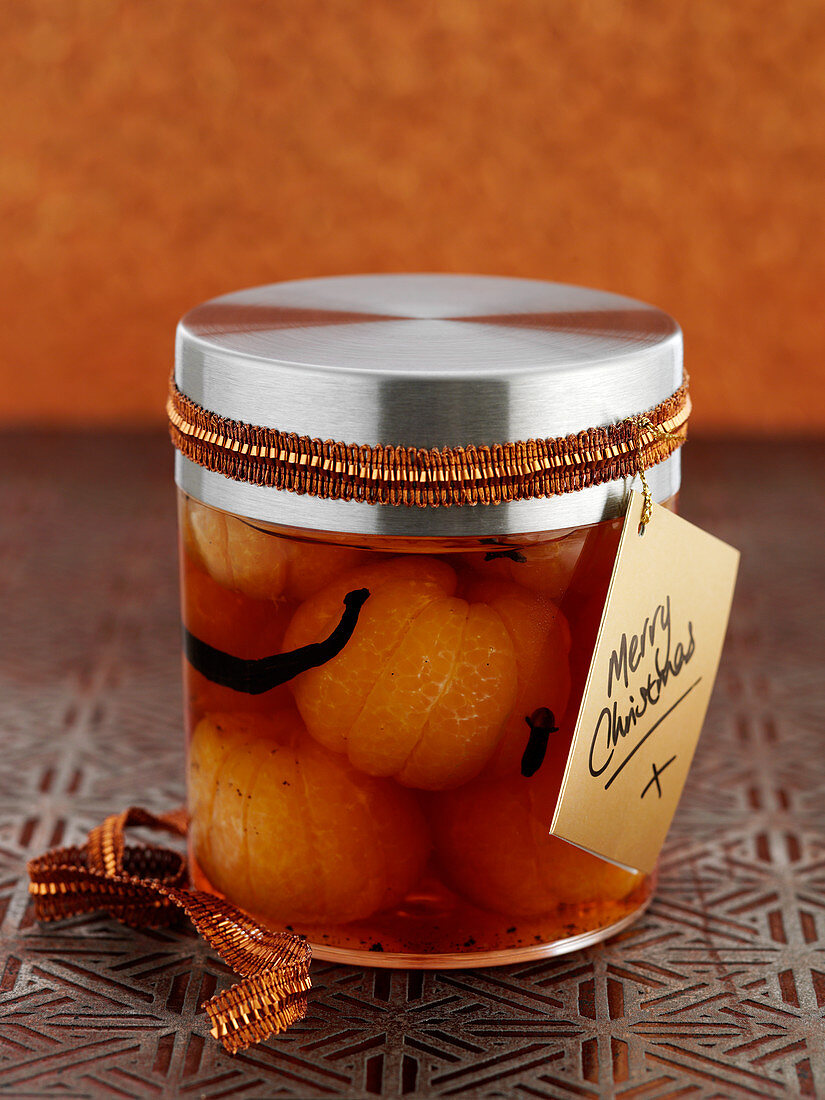 Clementinen in Vanille-Brandy-Sirup als Weihnachtsgeschenk