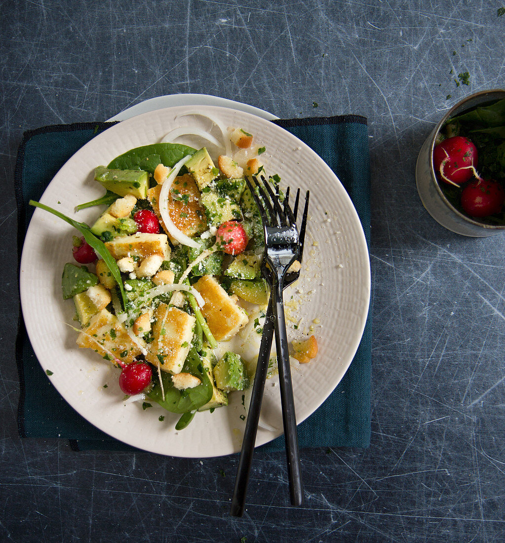 Avocado and radish salad