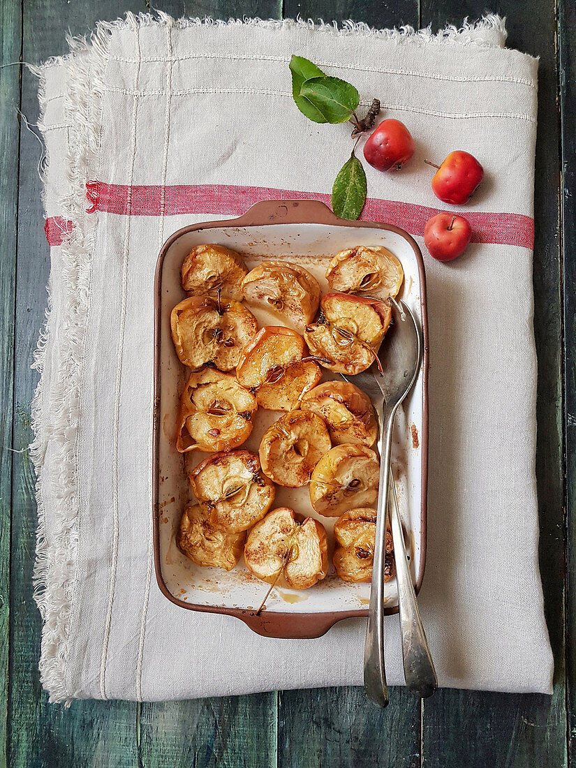 Gebackene Äpfel aus dem Ofen