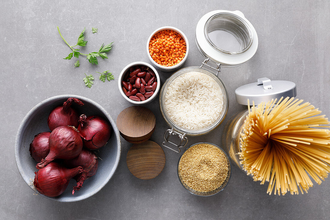 Ingredients for one-pot dishes (seen from above)
