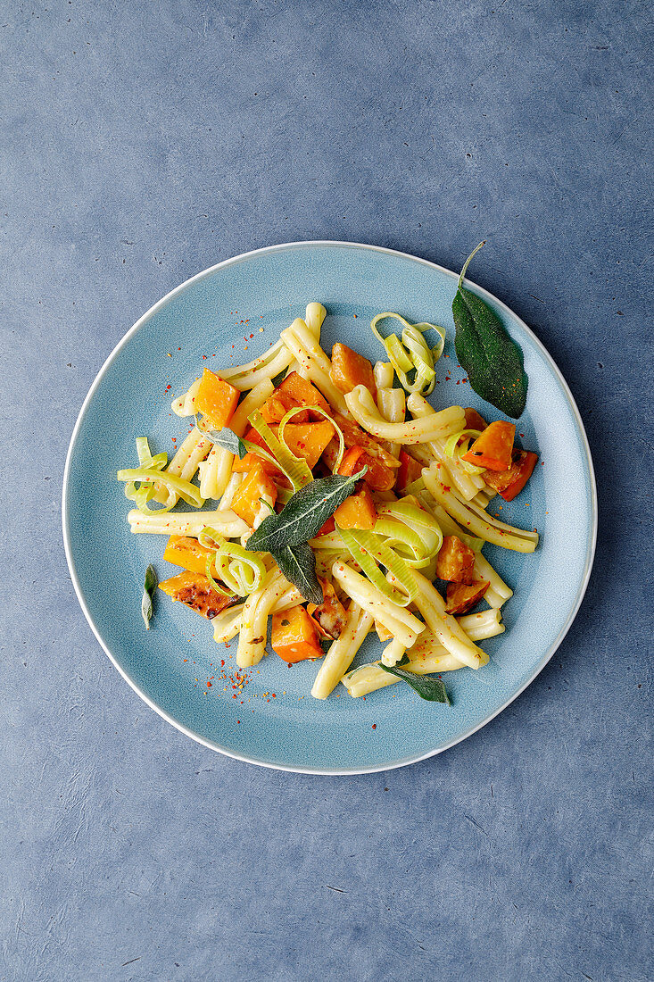 One-Pot-Pasta mit Kürbis und Salbei