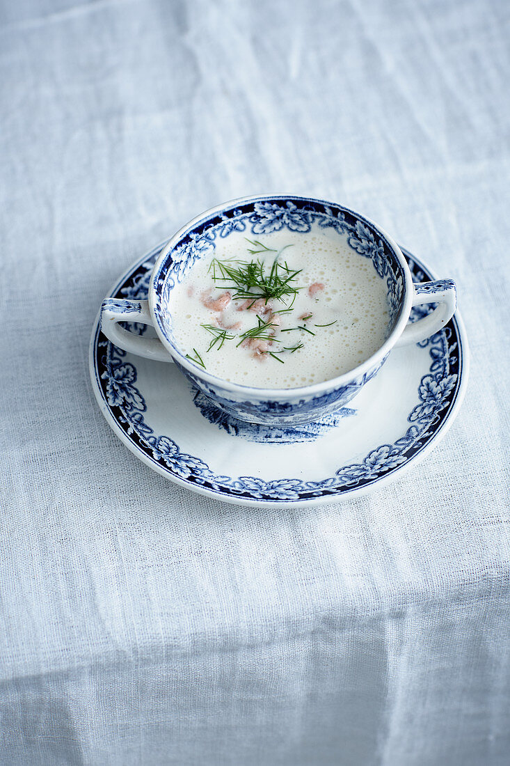 Kartoffel-Sauerkraut-Suppe mit Nordseekrabben