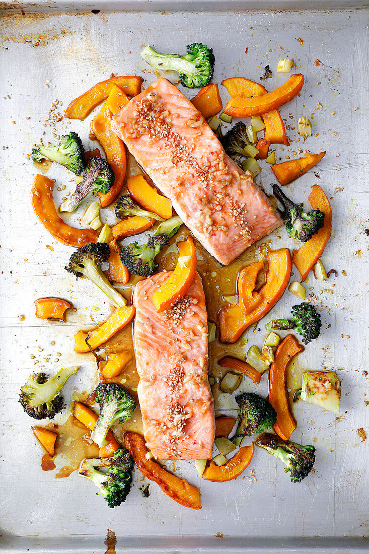 Oven-roasted salmon with pumpkin