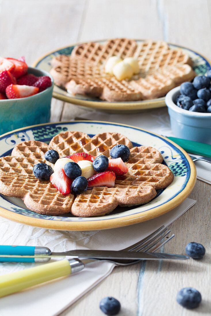 Buchweizenwaffeln mit frischen Beeren