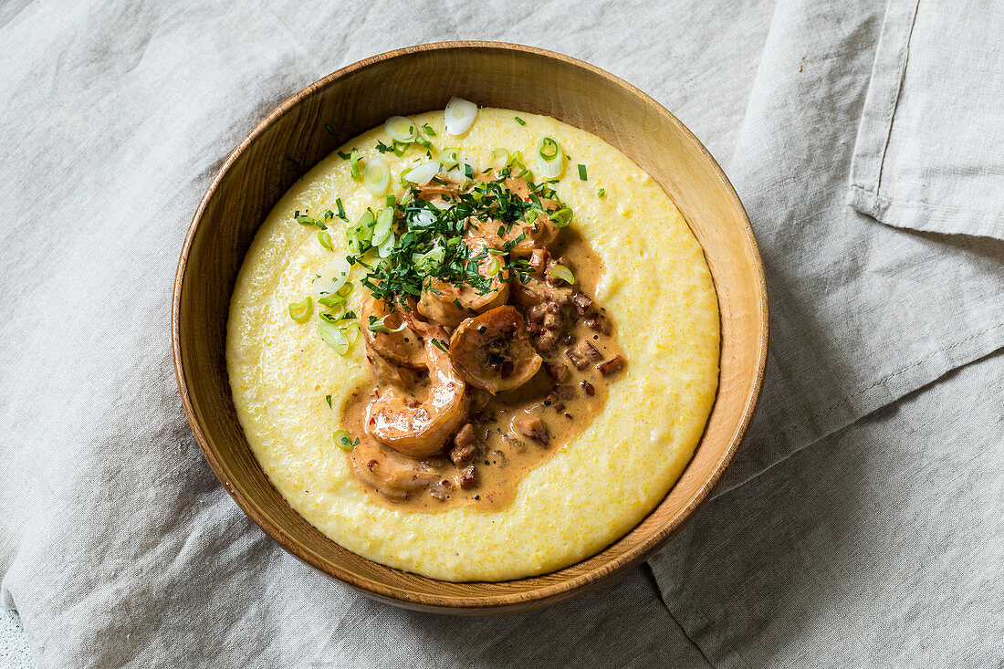American grits with cheese, bacon and prawns