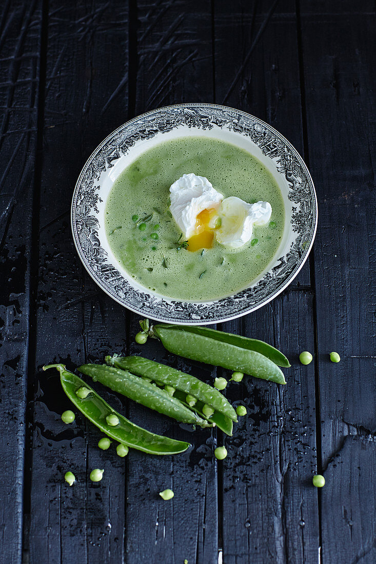 Pea soup with poached egg
