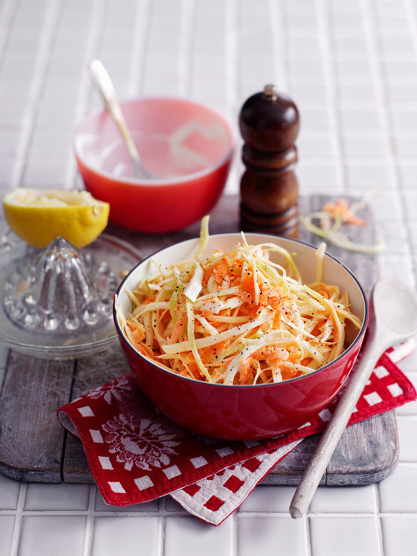 Coleslaw mit Sahnedressing