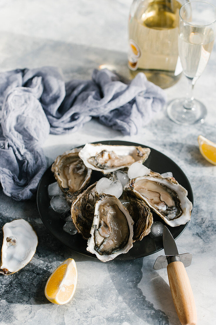 Oysters with lemon and champagne