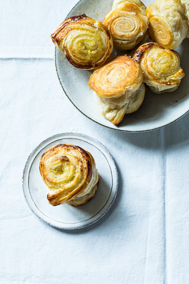 Cruffins mit Honig und Meersalz